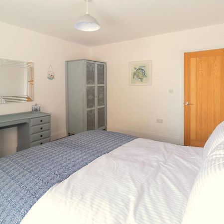 Lovely 2- Bedroom Apartment With Stunning Sea Views 워딩 외부 사진