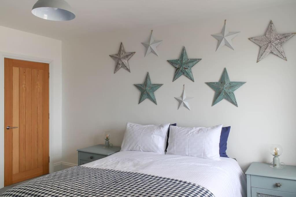 Lovely 2- Bedroom Apartment With Stunning Sea Views 워딩 외부 사진
