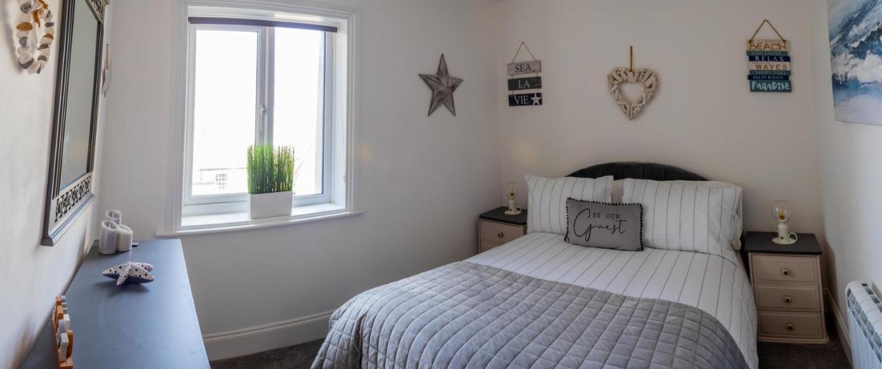 Lovely 2- Bedroom Apartment With Stunning Sea Views 워딩 외부 사진