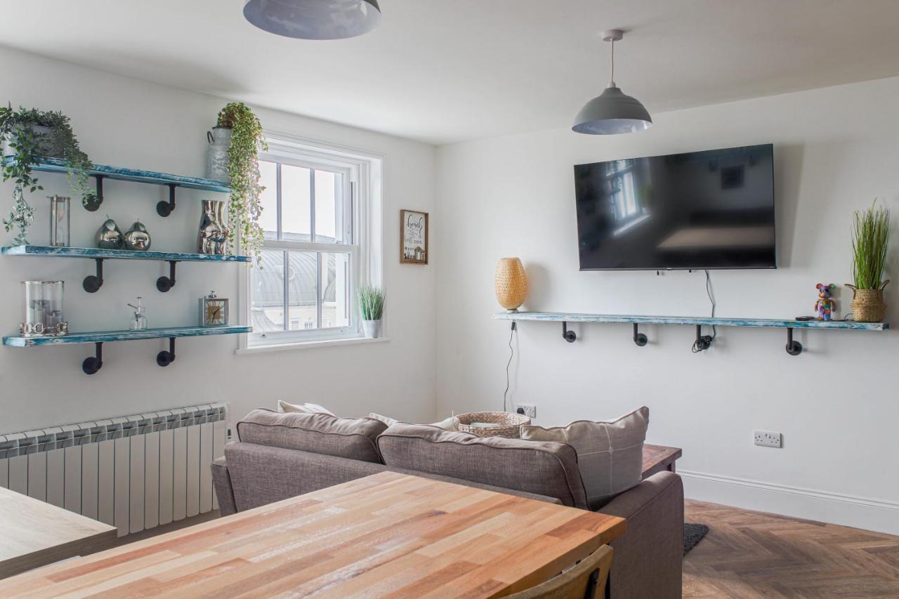 Lovely 2- Bedroom Apartment With Stunning Sea Views 워딩 외부 사진