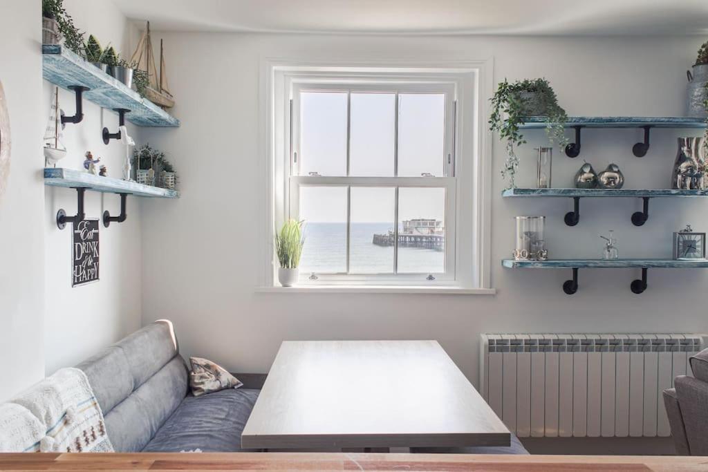 Lovely 2- Bedroom Apartment With Stunning Sea Views 워딩 외부 사진