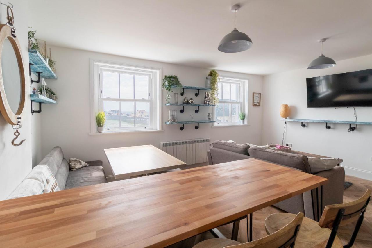 Lovely 2- Bedroom Apartment With Stunning Sea Views 워딩 외부 사진