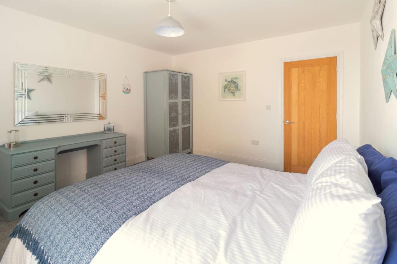 Lovely 2- Bedroom Apartment With Stunning Sea Views 워딩 외부 사진